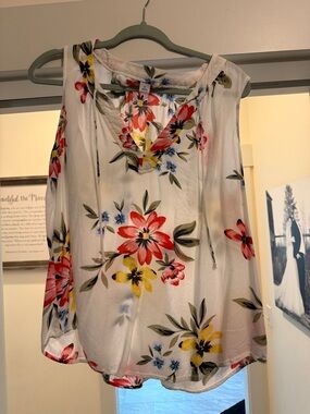 Old Navy White Floral Tie-Front Sleeveless Camisole